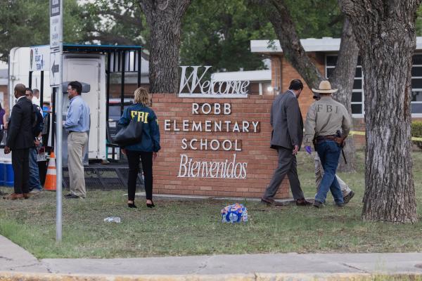 美得州小学枪击案：18岁嫌犯枪杀21人