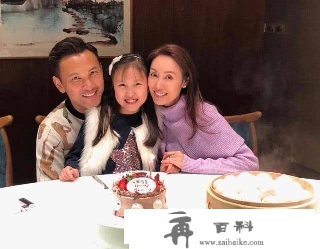 林文龙郭可盈带女儿去日本旅游为其庆生一家三口全家福很甜美