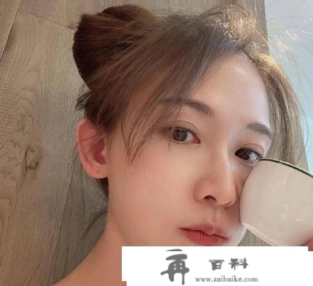 47岁林志玲产子后首露面，丸子头微嘟嘴，少女感满满！