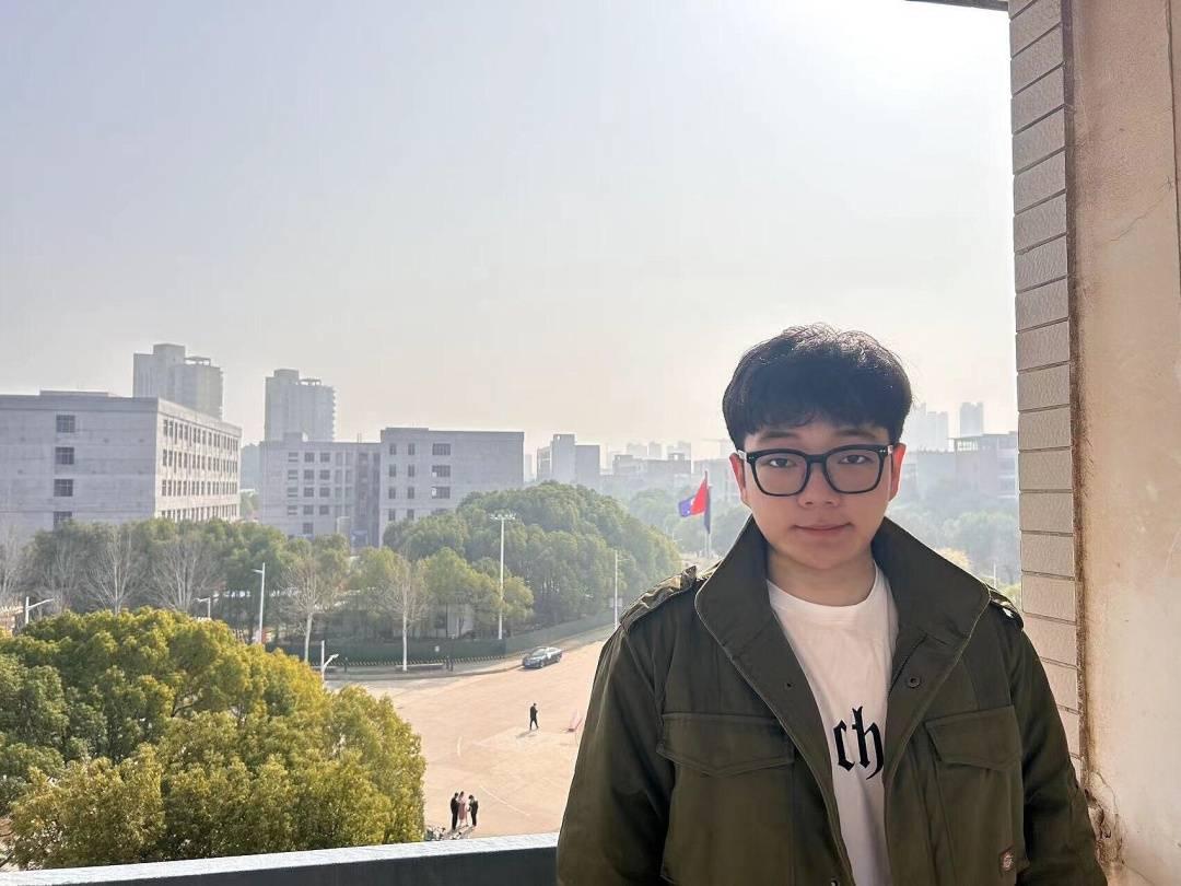 武汉高校学生自主设想自闭症儿童智能监护服拆 研究论文被国度核心期刊收录