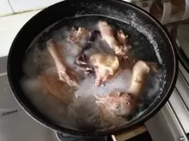 清汤炖鸡肉的做法？