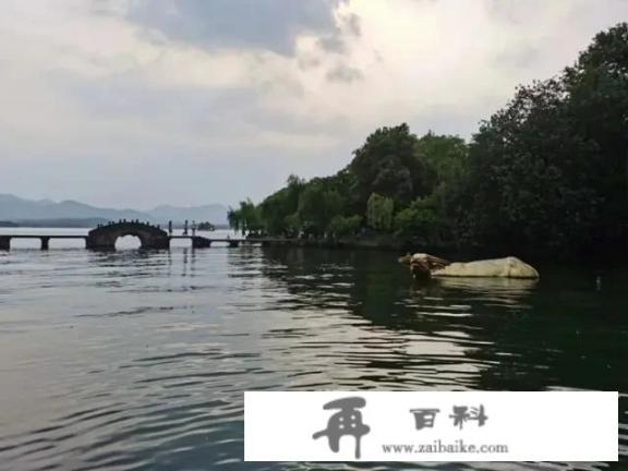 最近准备去浙江旅游，希望能介绍3个最值得去的地方