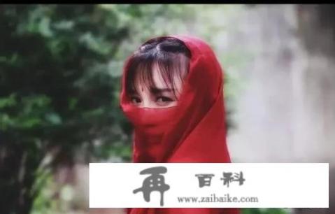 李子柒所展示的“唯美画卷”，是否就是人们心目中的“诗和远方”_什么东西都是靠自己努力，自己去争取的人，活得卑微吗