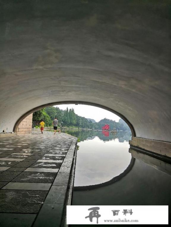 旅行路上，印象最深的骗局是什么？避坑的方法有哪些_你有过跟团旅游的经历吗？跟团旅游是不是真的那么坑