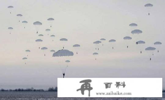 伞兵可以在高楼林立的城市上空跳伞吗？为何_哪个国家跳伞考证便宜