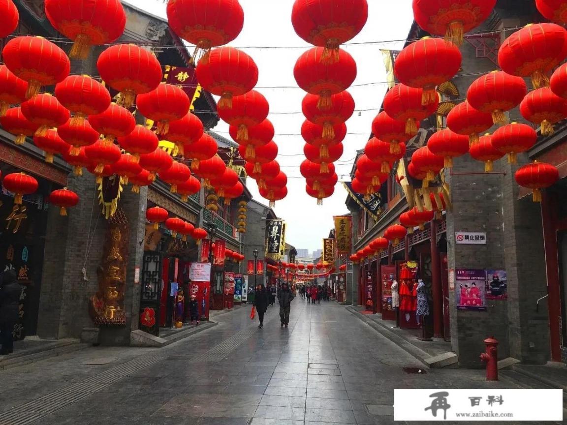 想带父母去天津玩一天，有哪些好吃的地方，好玩的地方推荐吗