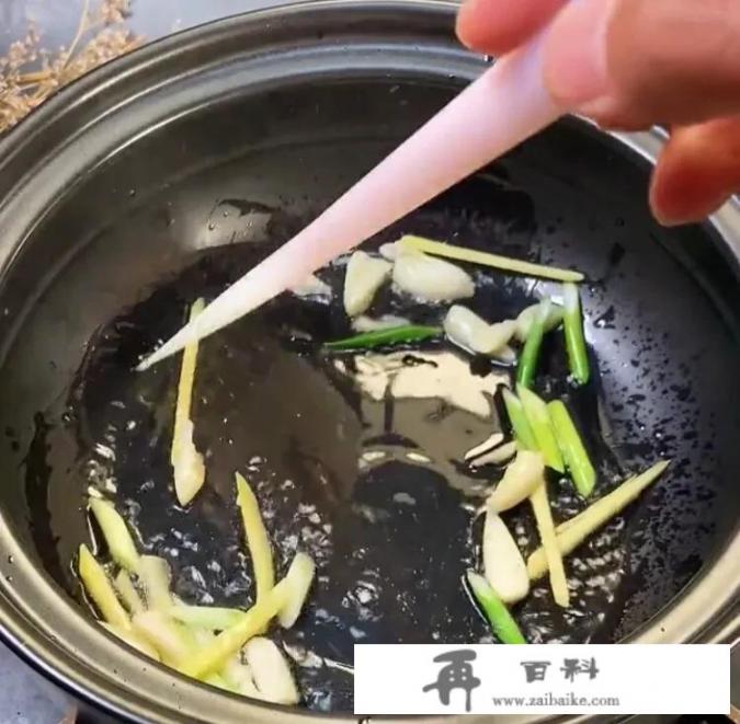 砂锅土豆粉的做法