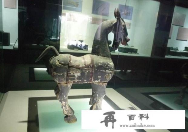 中国古代战马在什么朝代时期开始安装马蹄铁和马鞍