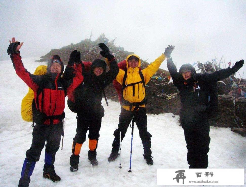 游客选择户外探险旅游，要做好哪些防范工作？