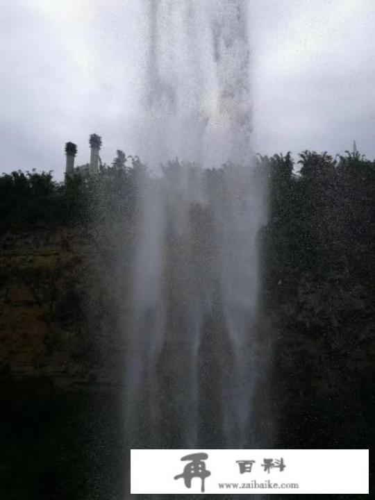 七月中旬到贵州旅游，请贵州的大侠介绍一下气候如何，雨多吗