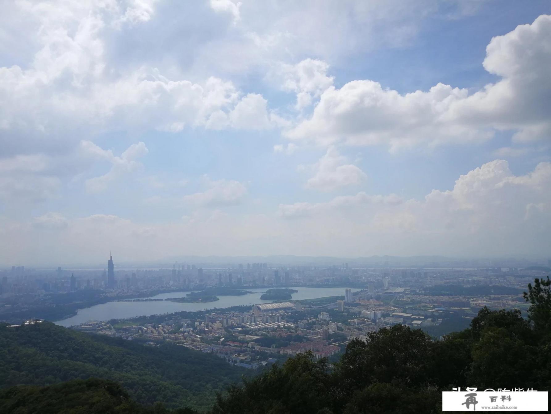 高山流水遇知音，游走山间留踪迹。留下你们的山水风景画，包括雪山，草地，高山