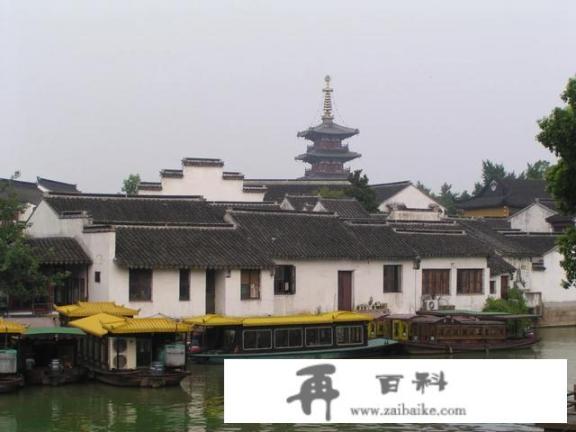 一个人出去旅游应该带些什么？